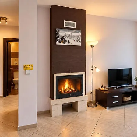 Green Life Mountain View & Fireplace Apartment Апартамент